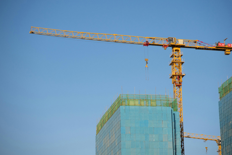 Cranes Dubai Installing utilities